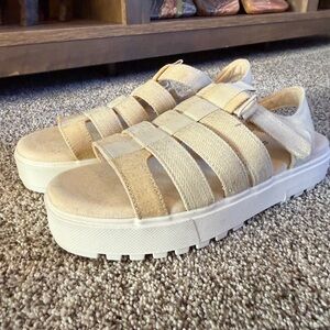 TOMS Fisherman Lug Sandals | Cream | Size 8 | Worn Once